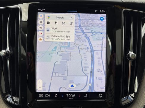 Certified 2022 Volvo XC60 B5 Inscription w/ Climate Package image 23