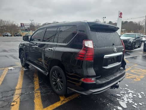 Used 2022 Lexus GX 460 Premium w/ Accessory Package image 6