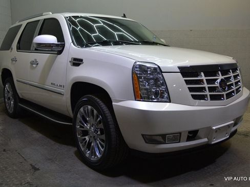 Used 2007 Cadillac Escalade AWD w/ Information Package image 1