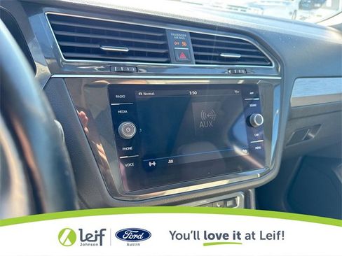 Used 2018 Volkswagen Tiguan SE w/ Panoramic Sunroof Package image 16