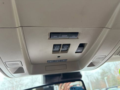 Used 2015 Chevrolet Silverado 2500 High Country image 38