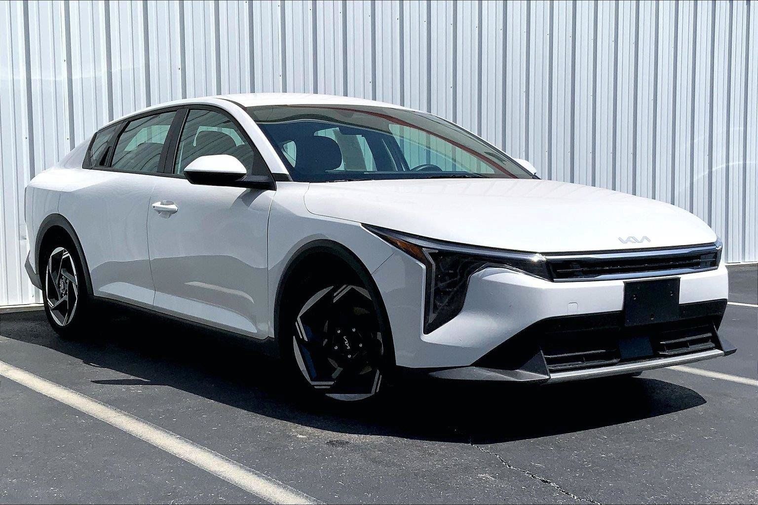 Used 2025 Kia K4 EX FWD image 2