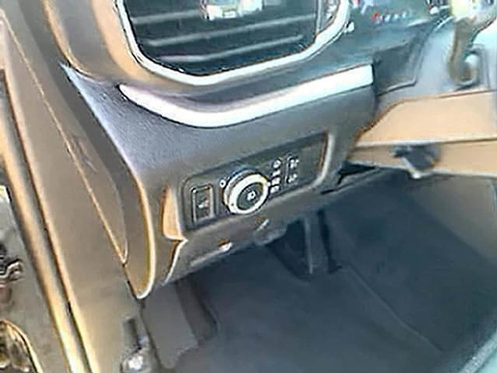 Used 2024 Ford Explorer XLT w/ Equipment Group 202A RWD image 17