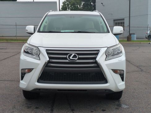 Used 2017 Lexus GX 460 Premium w/ Premium Package AWD/4WD image 8