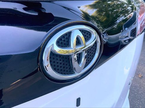 Used 2018 Toyota RAV4 SE w/ Power Extra Value Package FWD image 30