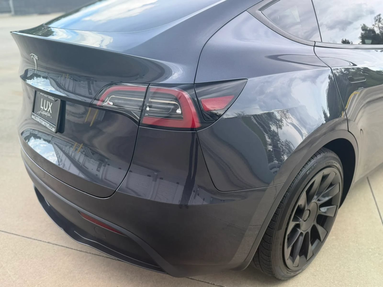 Used 2024 Tesla Model Y Long Range RWD image 8