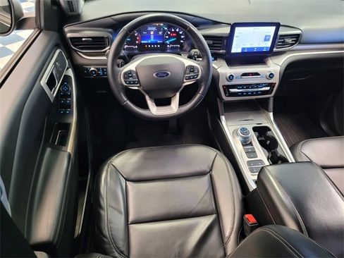 Used 2021 Ford Explorer XLT w/ Equipment Group 202A image 13