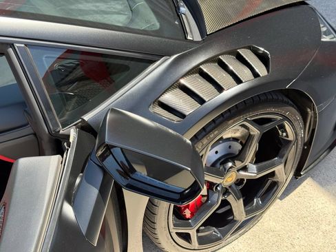Used 2021 Lamborghini Huracan EVO RWD image 29
