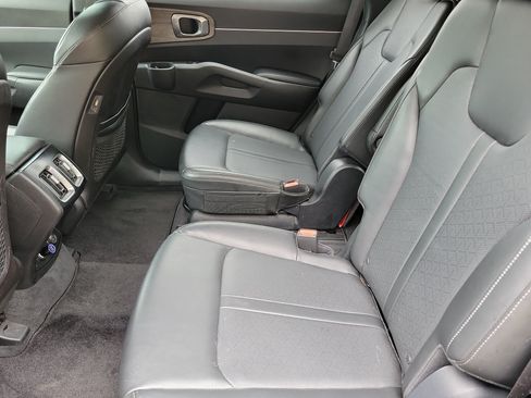 Used 2022 Kia Sorento EX w/ Panoramic Sunroof Package FWD image 5