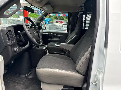 Used 2025 GMC Savana 2500 w/ Driver Convenience Package RWD image 9