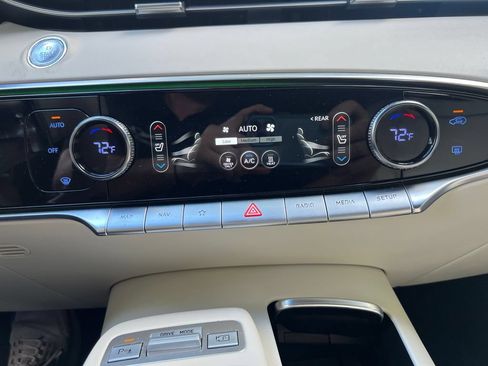 Used 2024 Genesis Electrified GV70 AWD/4WD image 16