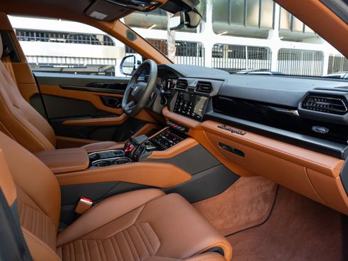 Used 2026 Lamborghini Urus SE AWD/4WD image 28