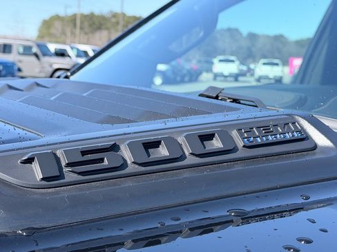 Used 2022 RAM 1500 Limited image 8