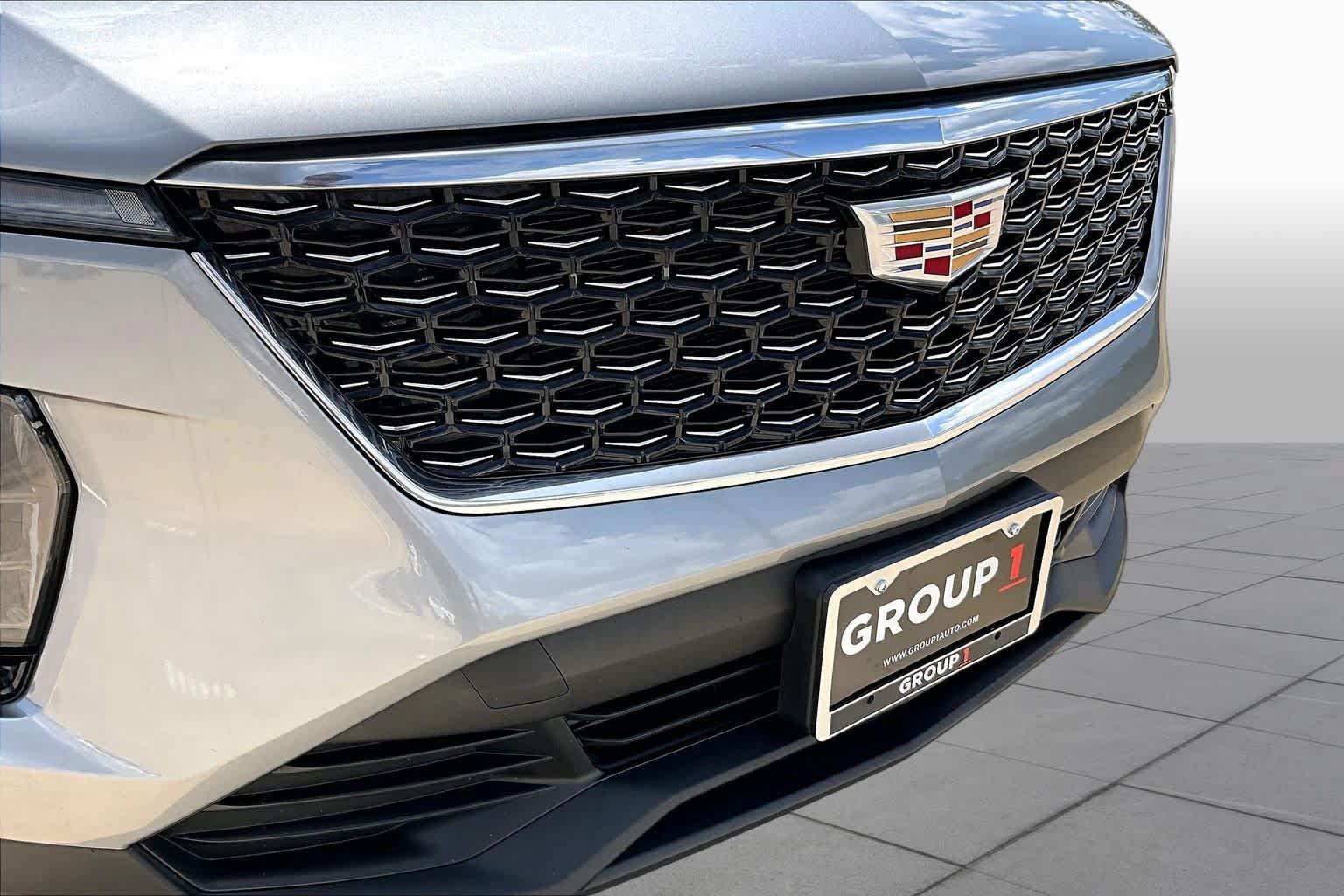 Used 2024 Cadillac XT4 Luxury w/ Cold Weather Package FWD image 30
