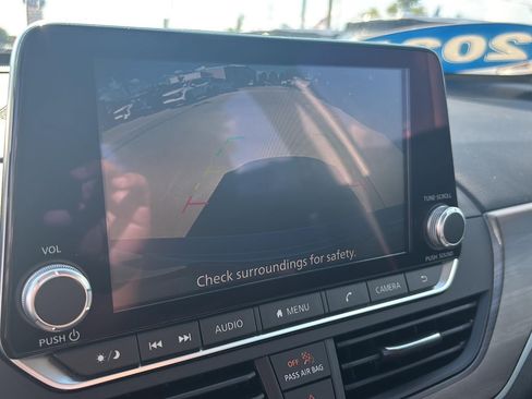 Used 2025 Nissan Altima 2.5 SV FWD image 16