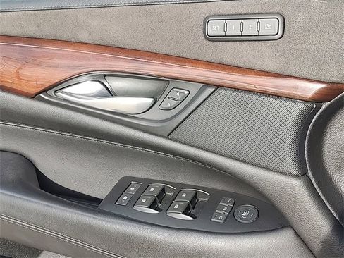 Used 2018 Cadillac Escalade ESV Luxury image 27