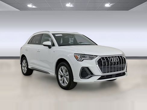 Used 2025 Audi Q3 2.0T Premium w/ Convenience Package AWD/4WD image 7