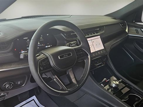 Used 2024 Jeep Grand Cherokee L Overland w/ Luxury Tech Group IV image 15