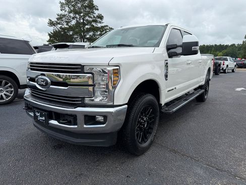 Used 2018 Ford F250 Lariat w/ Lariat Ultimate Package AWD/4WD image 2