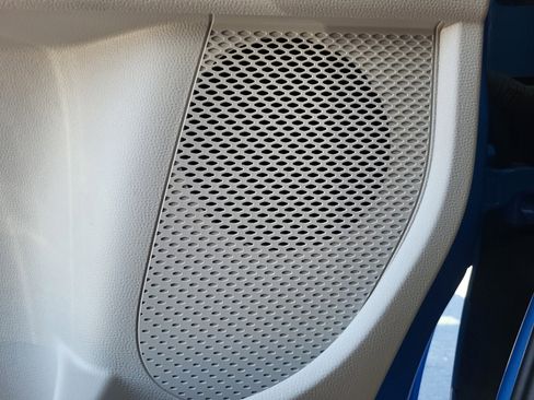 Used 2025 Volkswagen ID. Buzz 1st Edition image 28