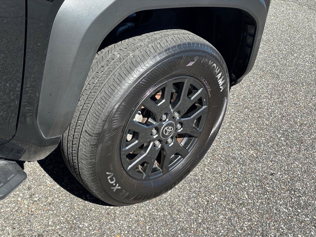 Used 2025 Toyota 4Runner SR5 AWD/4WD image 28