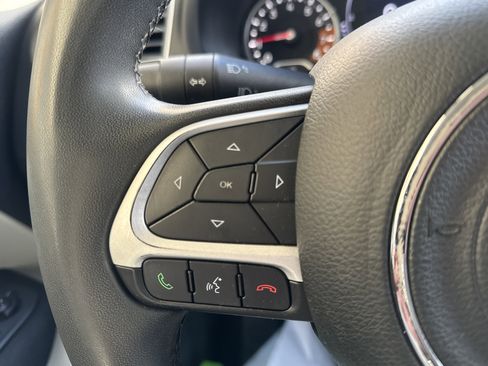Used 2019 Jeep Renegade Latitude image 17