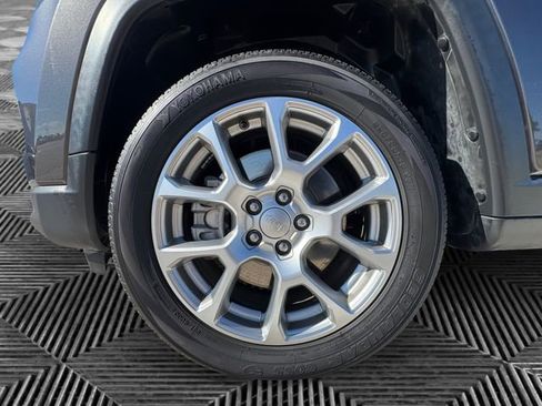 Used 2023 Jeep Compass Latitude image 14