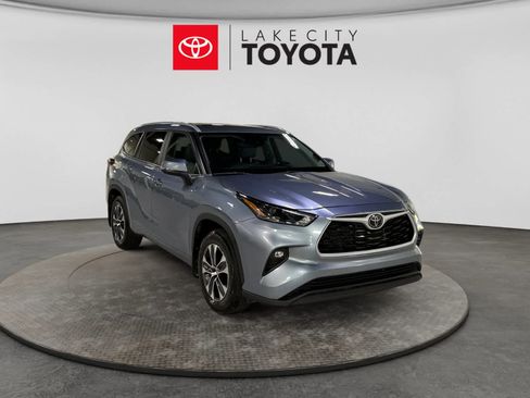 Used 2023 Toyota Highlander XLE FWD image 13