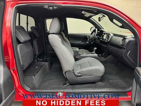 Used 2016 Toyota Tacoma TRD Sport image 17