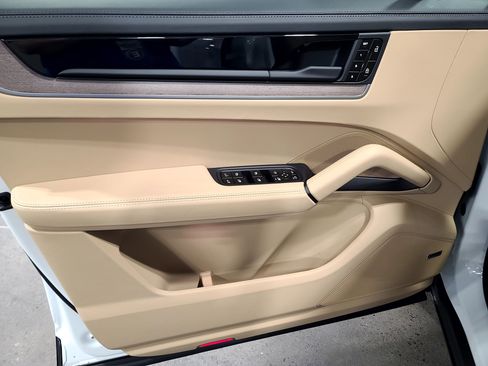 New 2026 Porsche Cayenne image 13