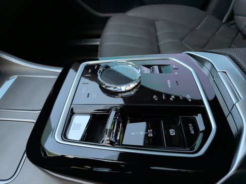 Certified 2023 BMW 740i 740i w/ Executive Package image 20