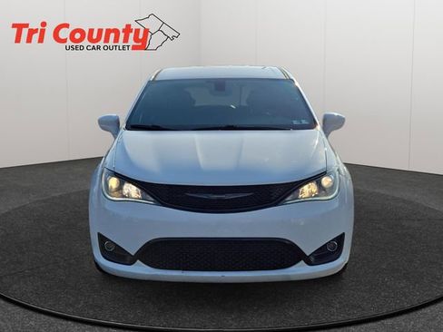 Used 2019 Chrysler Pacifica Touring Plus w/ S Appearance Package image 2