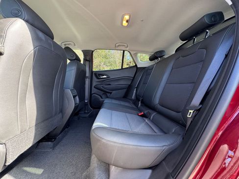 Used 2025 Chevrolet Trax LT image 22