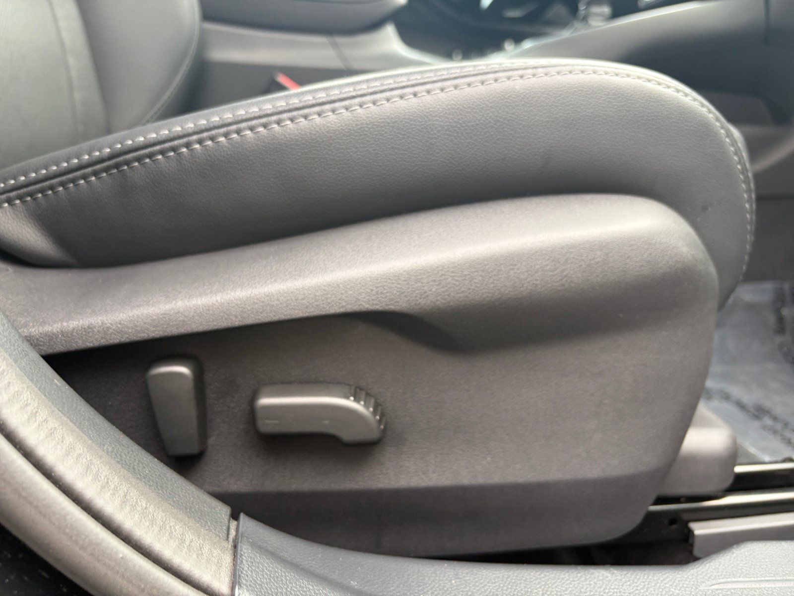 Certified 2025 Subaru Outback Limited AWD/4WD image 32