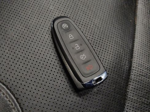 Used 2019 Ford Taurus Limited FWD image 32