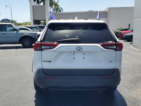 Used 2020 Toyota RAV4 LE FWD image 6