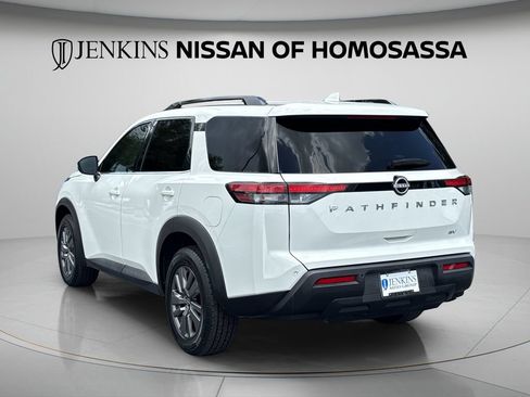 Certified 2024 Nissan Pathfinder SV FWD image 9