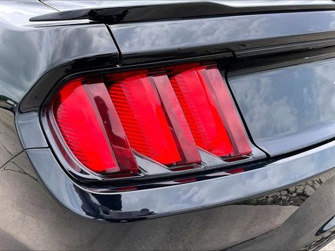 Used 2016 Ford Mustang GT RWD image 18