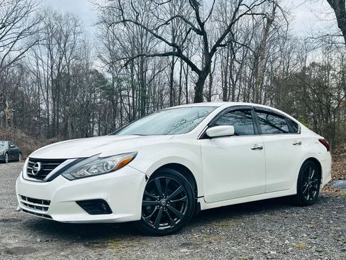 Used 2018 Nissan Altima 2.5 SR w/ SR Special Edition image 2