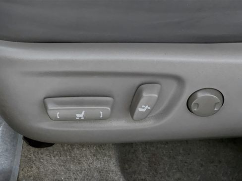 Used 2015 Toyota Prius Five FWD image 16