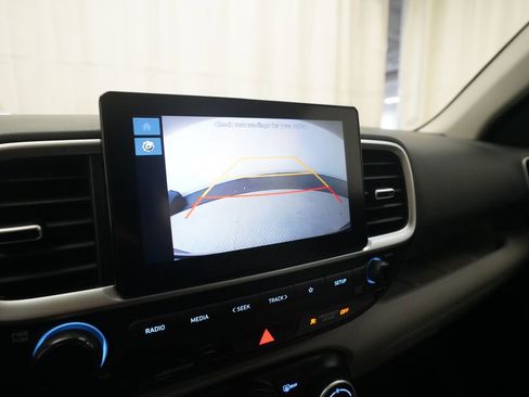 Used 2024 Hyundai Venue SEL image 19