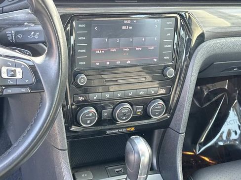 Used 2020 Volkswagen Passat 2.0T R-Line image 21