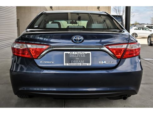 Used 2016 Toyota Camry LE image 7