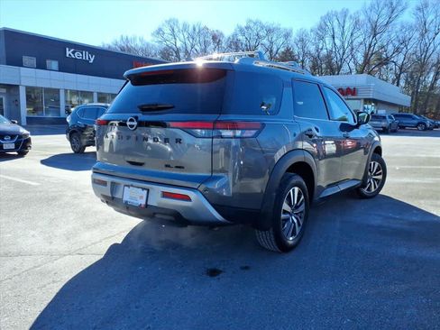 Certified 2024 Nissan Pathfinder SL w/ Black Appearance Package image 5