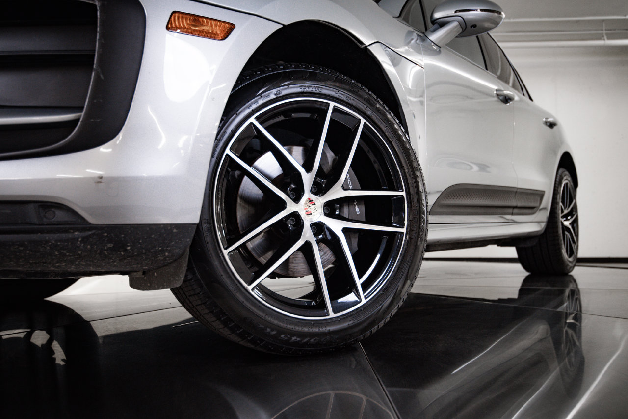 Certified 2023 Porsche Macan AWD/4WD image 12