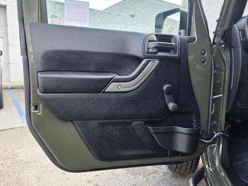 Used 2015 Jeep Wrangler Unlimited Sport image 11