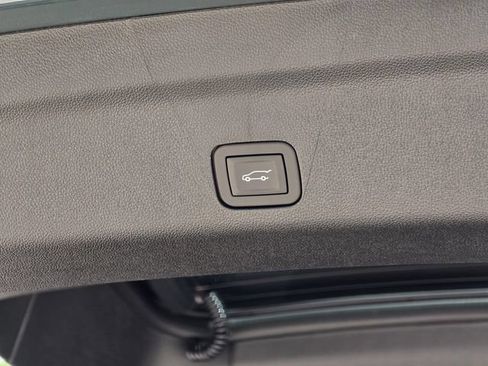 New 2026 GMC Yukon AT4 Ultimate AWD/4WD image 8