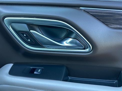 Used 2024 Chevrolet Suburban LT image 23