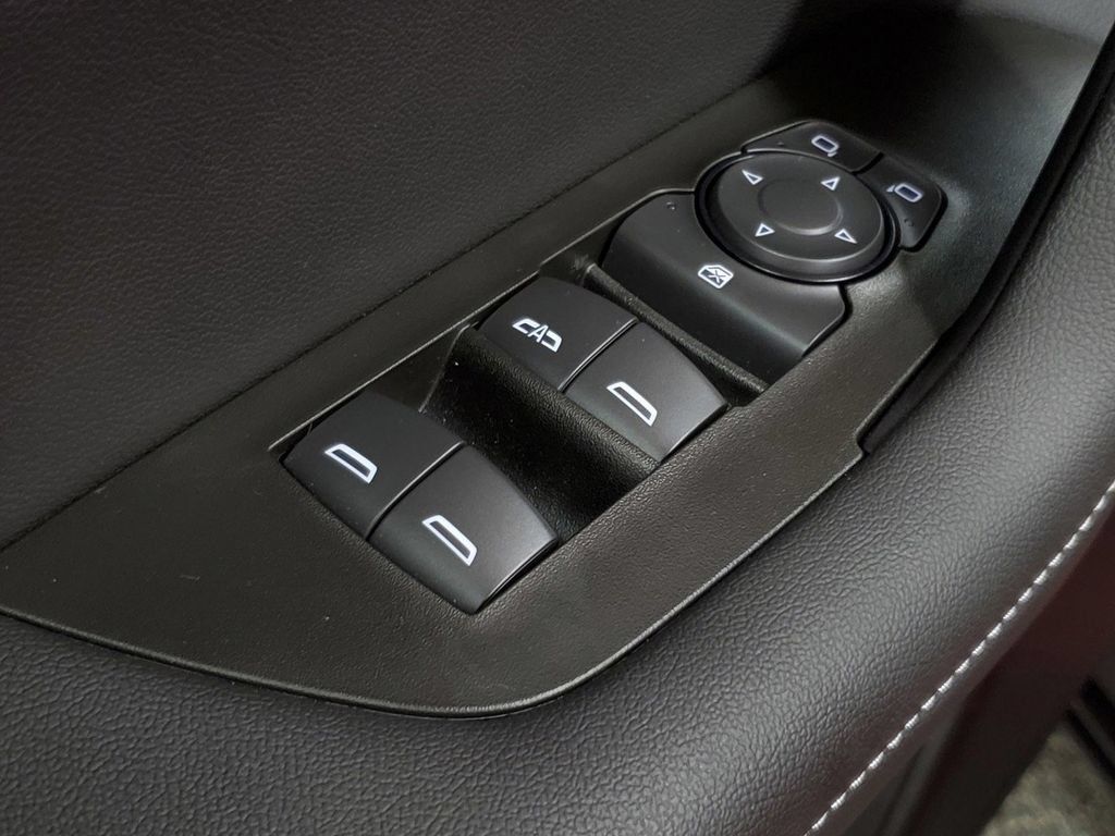 Used 2025 Chevrolet Blazer LT FWD image 29