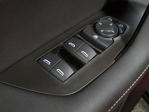 Used 2025 Chevrolet Blazer LT FWD image 29